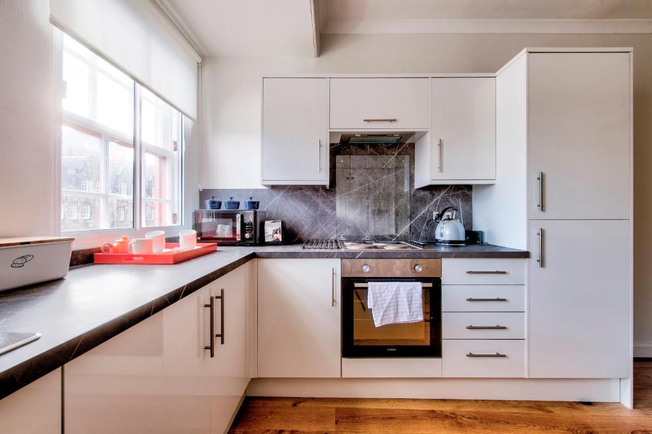דירות אדינבורו Pass The Keys Modern 3 Bed Flat On The Historic Royal Mile מראה חיצוני תמונה