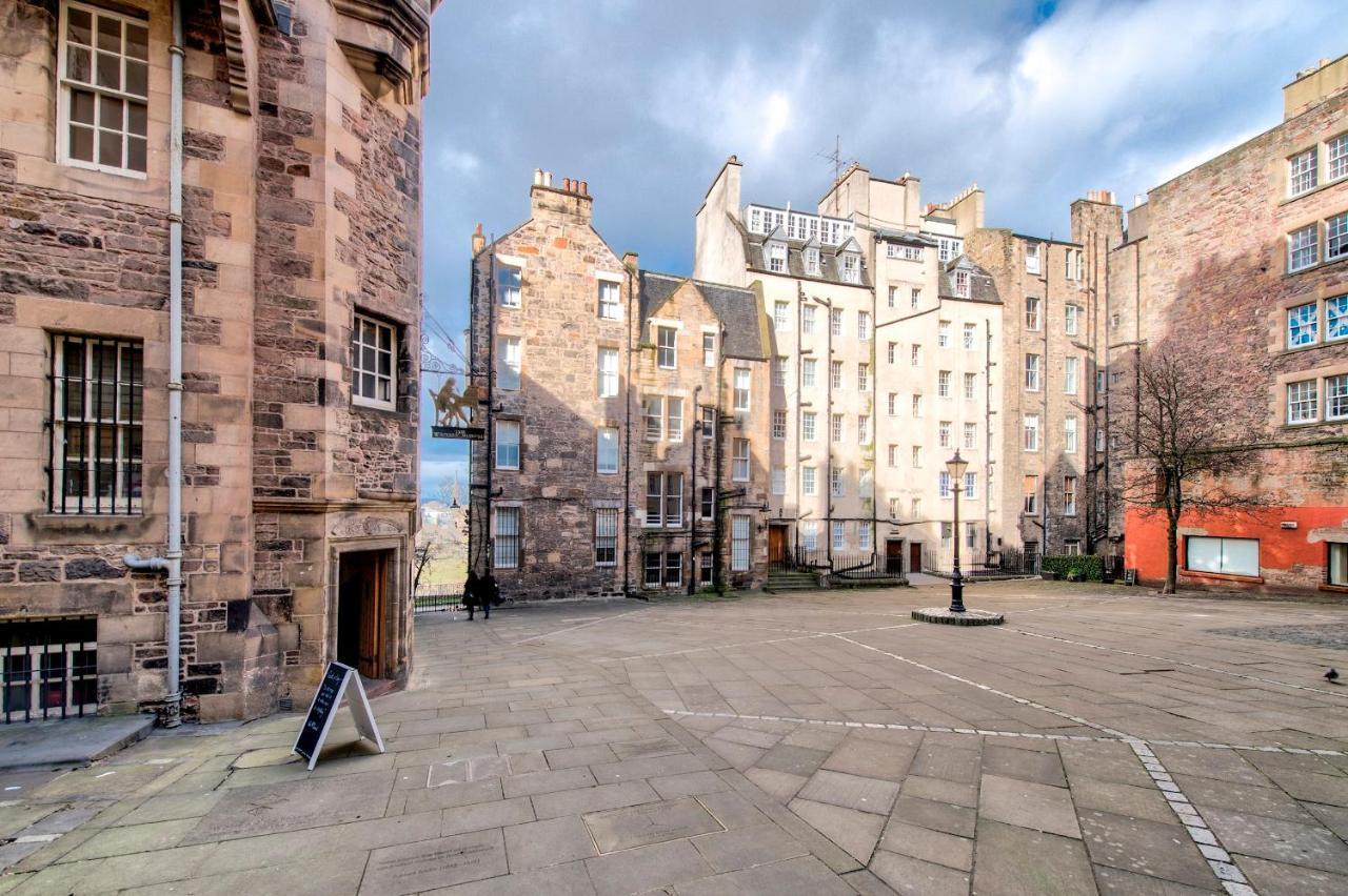 דירות אדינבורו Pass The Keys Modern 3 Bed Flat On The Historic Royal Mile מראה חיצוני תמונה